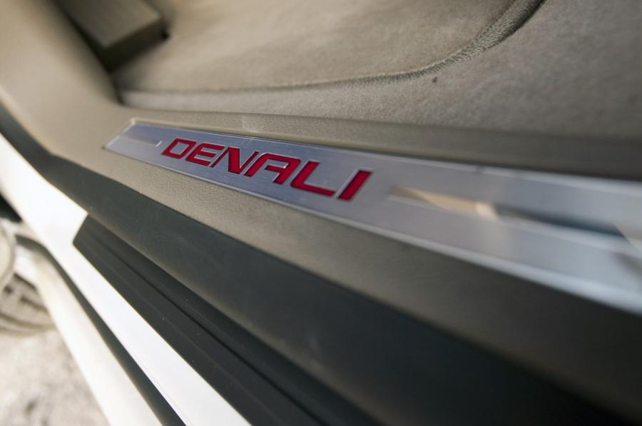  GMC Acadia Denali 2012 года  (фото 33 из 67)